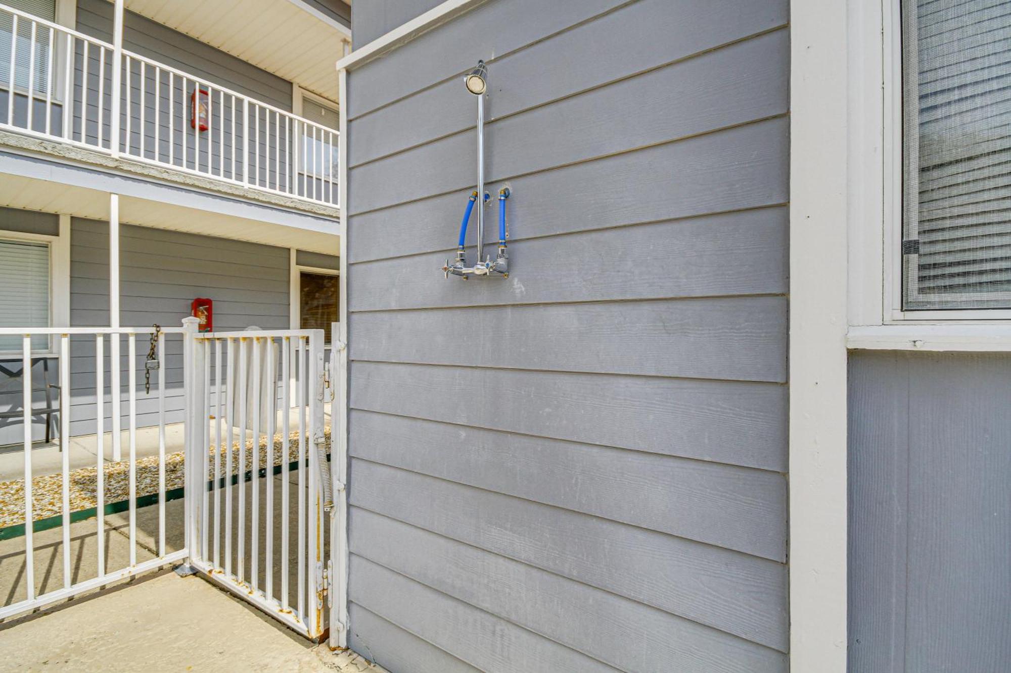 Airy Biloxi Condo With Patio Walk To Beach! Bagian luar foto