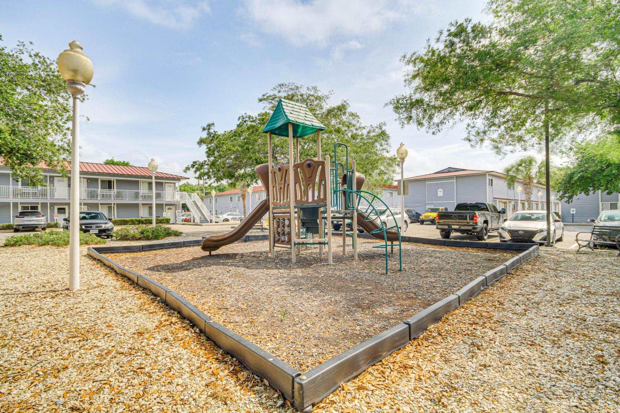 Airy Biloxi Condo With Patio Walk To Beach! Bagian luar foto